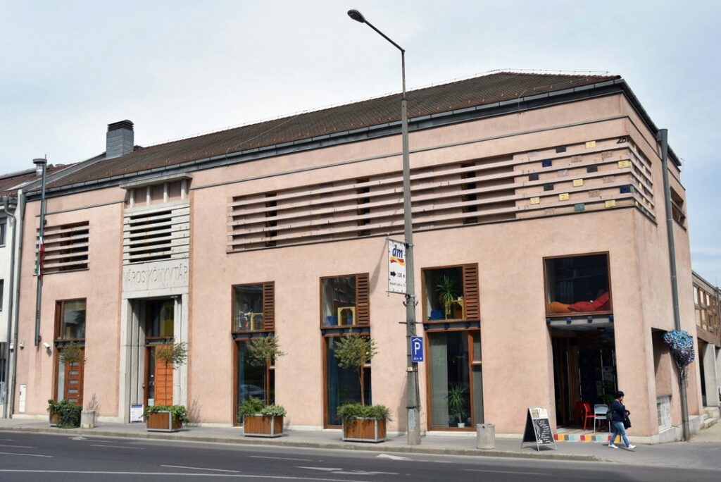 Megújul a városi könyvtár épülete Gödöllő Város Önkormányzata Gödöllő Város Önkormányzata - Megújul a városi könyvtár épülete