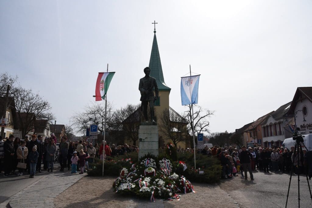 "Legyen béke, szabadság, egyetértés!" - Ünnepi megemlékezés március 15-én Gödöllő Város Önkormányzata Gödöllő Város Önkormányzata - "Legyen béke, szabadság, egyetértés!" - Ünnepi megemlékezés március 15-én